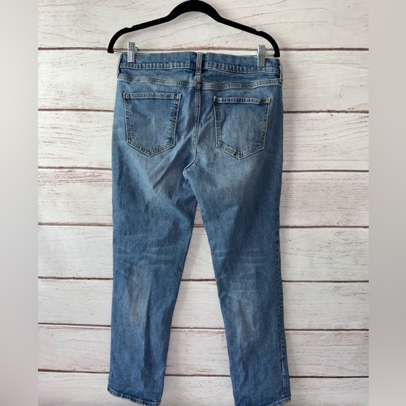 Old Navy Boyfriend Straight Jeans Distressed Light Wash Size 8 Regular - Picture 2 of 8